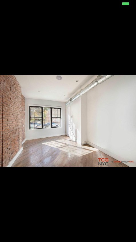 Living room - 1893 Pacific St