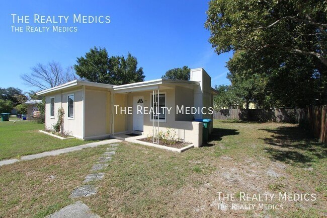 Building Photo - Cozy 2/1 in Deltona Available NOW!