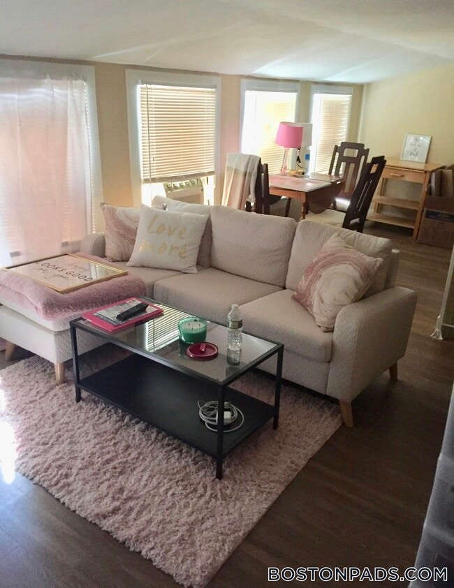 Building Photo - 40 Warren Ave