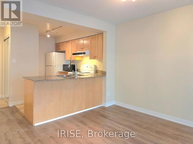 Building Photo - 313 Richmond St E