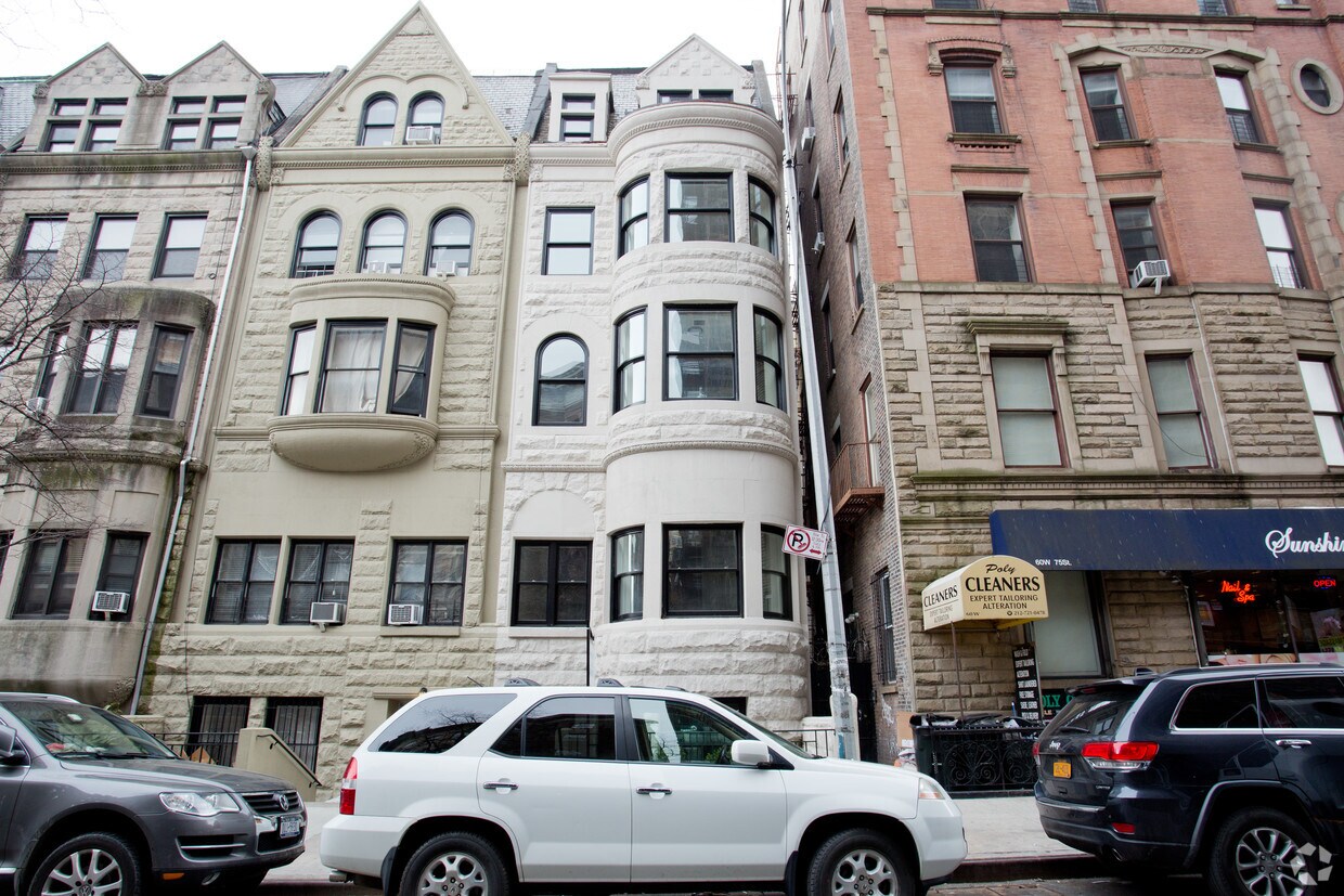 Building Photo - 58 W 75th St