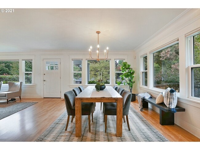 Building Photo - 3298 NE Alameda St