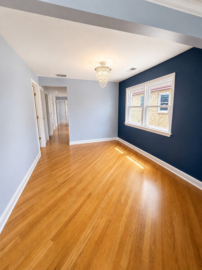 Foto del edificio - 7942 W Addison St