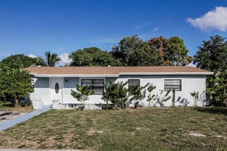 Building Photo - 1340 SW 6th Ave