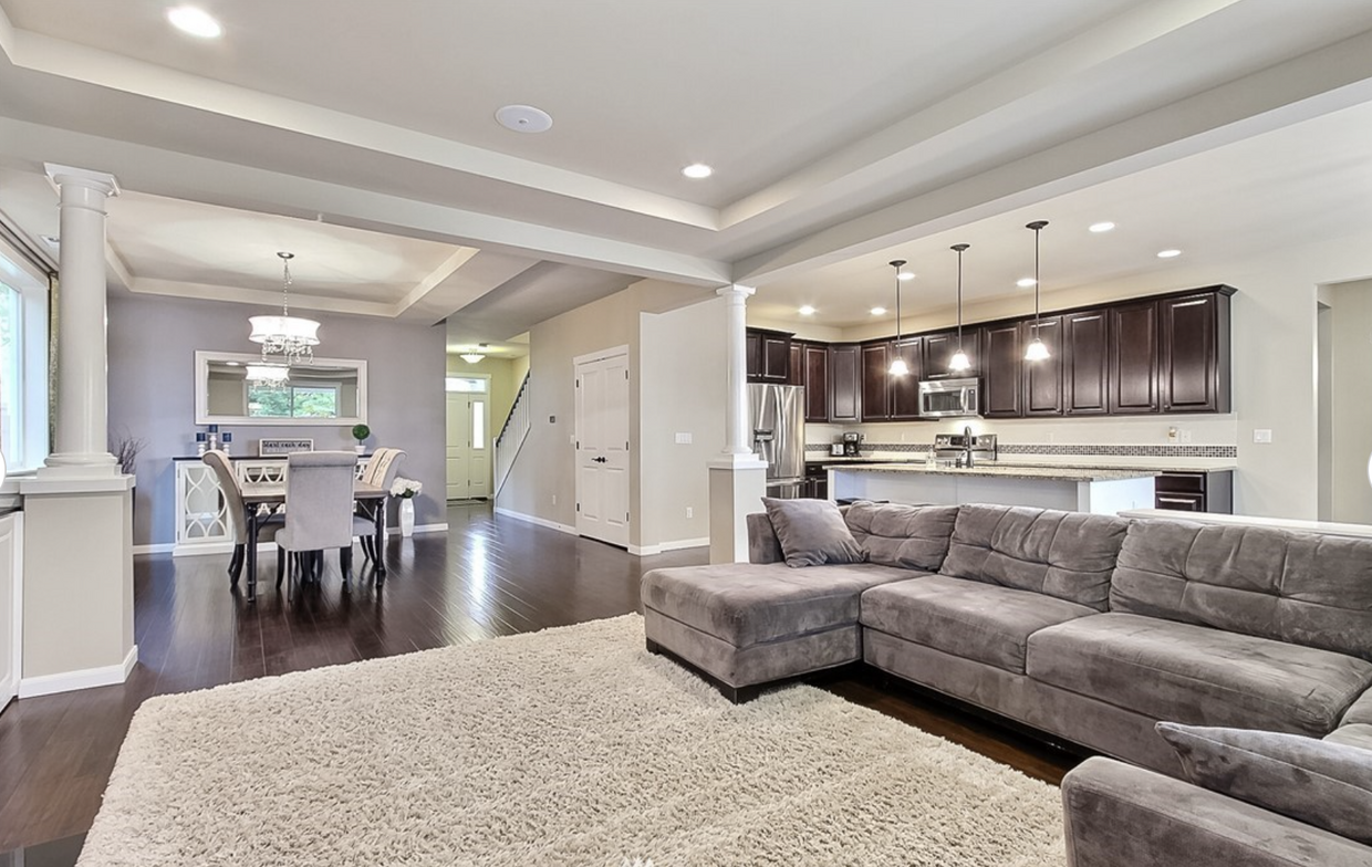 Kitchen, dining & Family room - 3935 Highlands Blvd