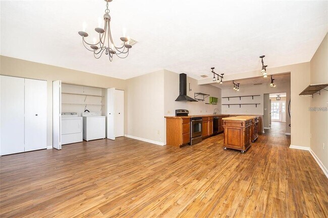 Foto del edificio - 1420 Francis Ave