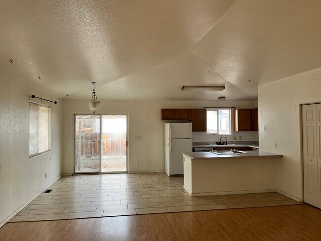 Foto del edificio - 517 Broadview Dr