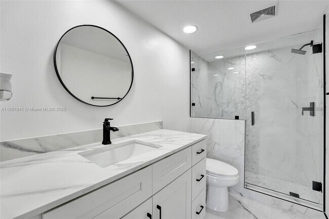 Foto del edificio - 8900 Washington St