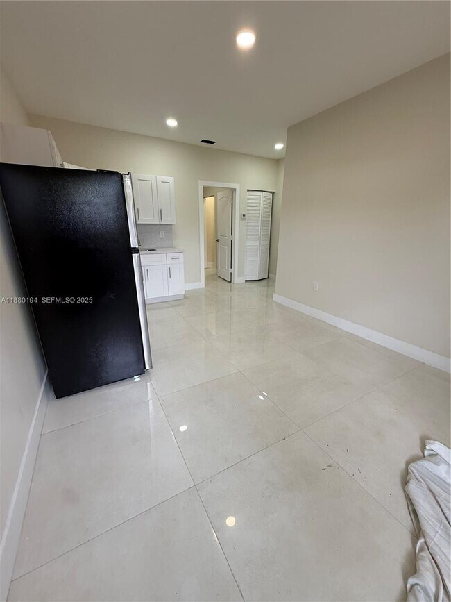 Foto del edificio - 559 NW 2nd St