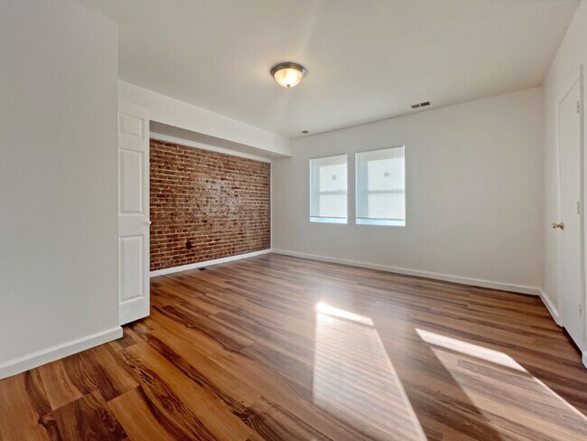 Building Photo - 1717 Trinidad Ave NE