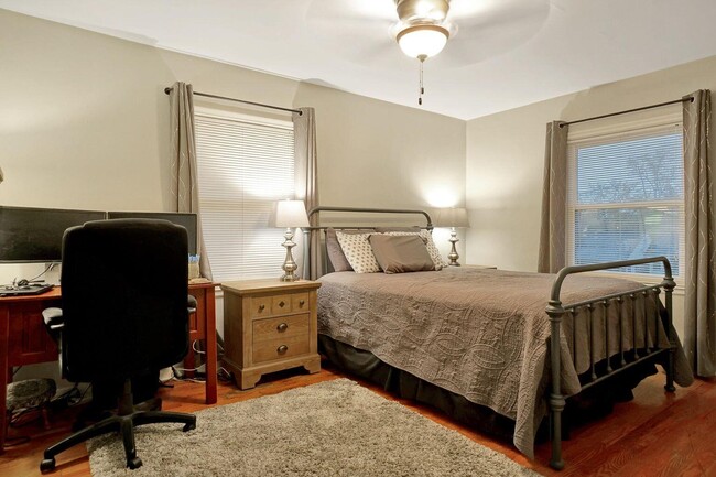 Foto del edificio - 1123 W Kendall Ave