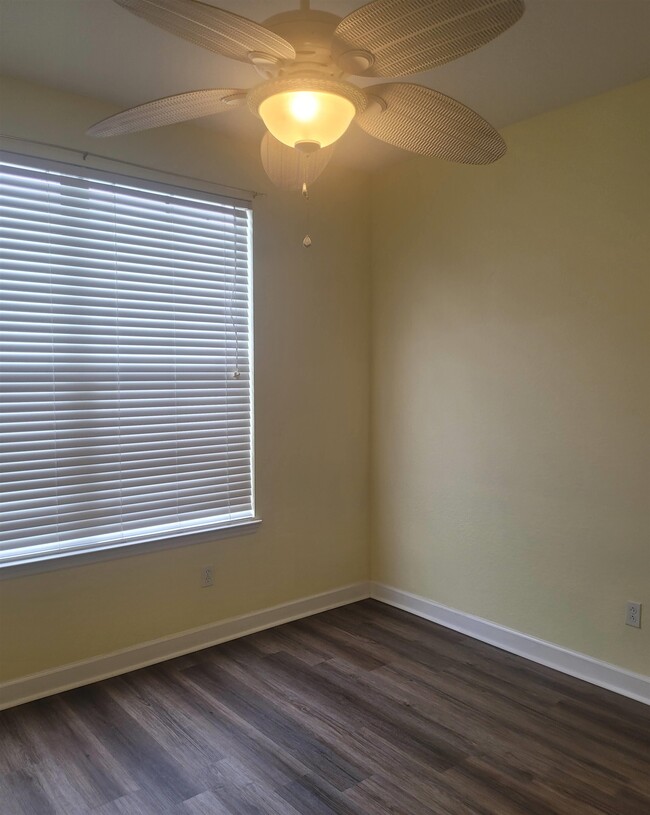 Foto del edificio - 4105 Raleigh Way