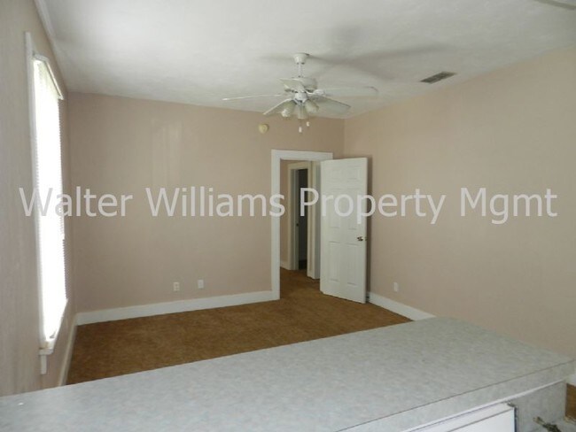 Building Photo - 54 1/2 Carrera St