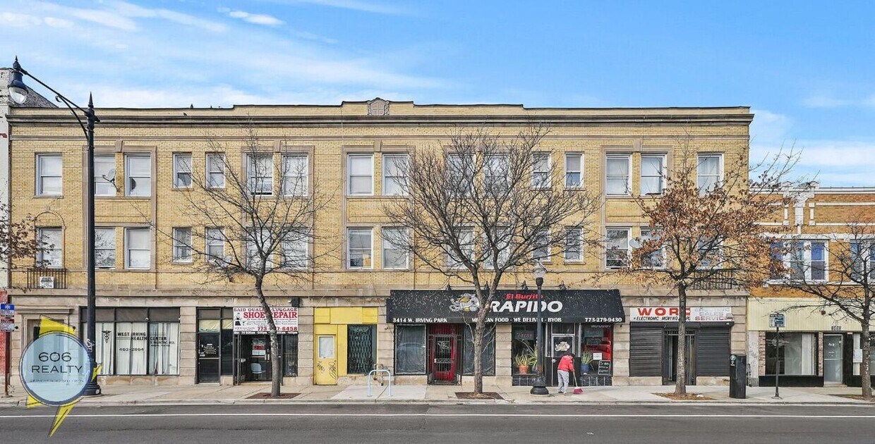 Foto principal - 3420 W Irving Park Rd