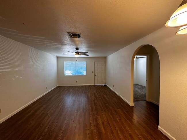 Foto del edificio - 3551 N Verdugo Rd