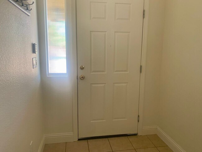 Foto del edificio - 4 bedroom 2 bath Empire Ranch home