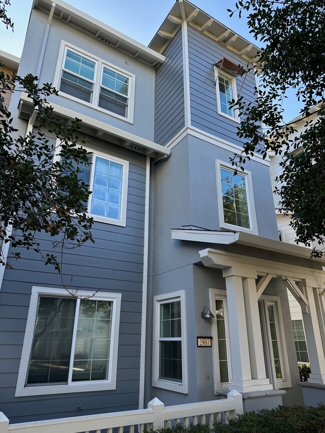 Image showcasing Apartments for Rent with a Walk-In Closet in Marina Bay, Richmond ...