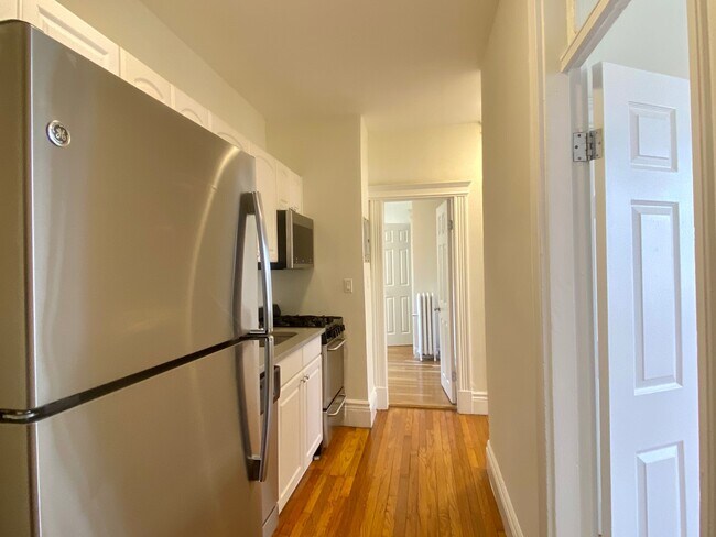Building Photo - 6 Camelot Ct