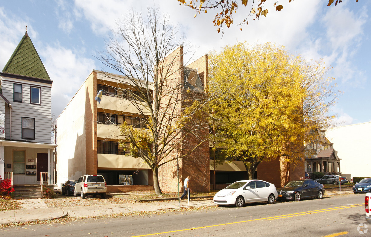 Building Photo - 914/918 S State Street