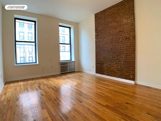 Building Photo - 147 E 81st St