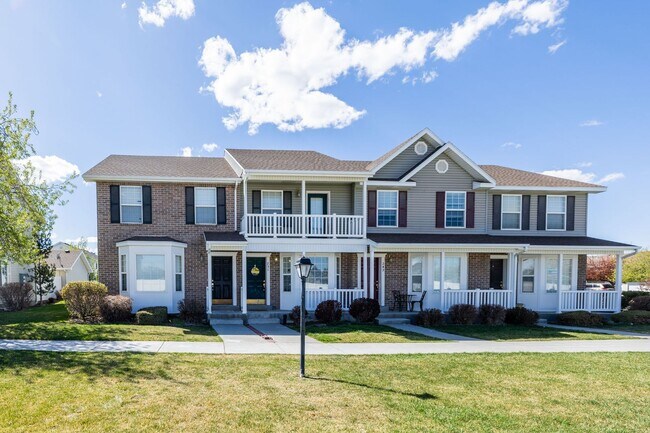 Building Photo - BEAUTIFUL 3 Bed/1 Bath Townhome located in Rexburg!