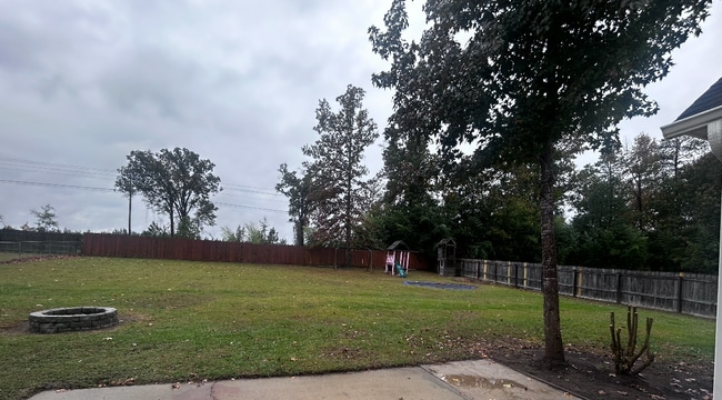 Foto del edificio - 137 Haywood Dr