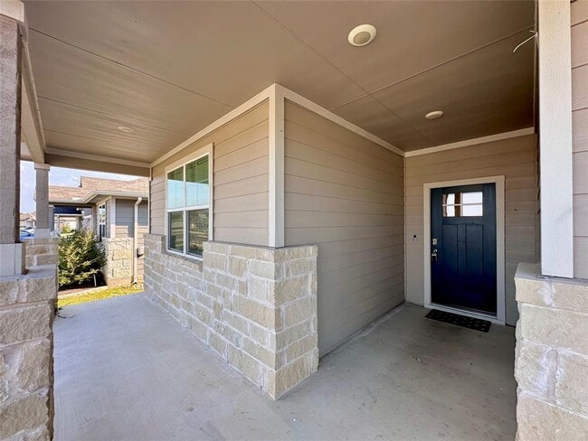 Building Photo - 402 Barton Creek Ln