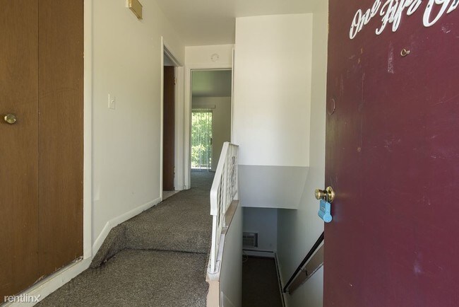 Foto del edificio - 1 br, 1.5 bath  - 151 Huronview Ct