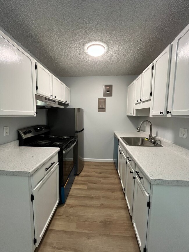 Building Photo - Awesome Updated 1 Bedroom Condo in Boulder...