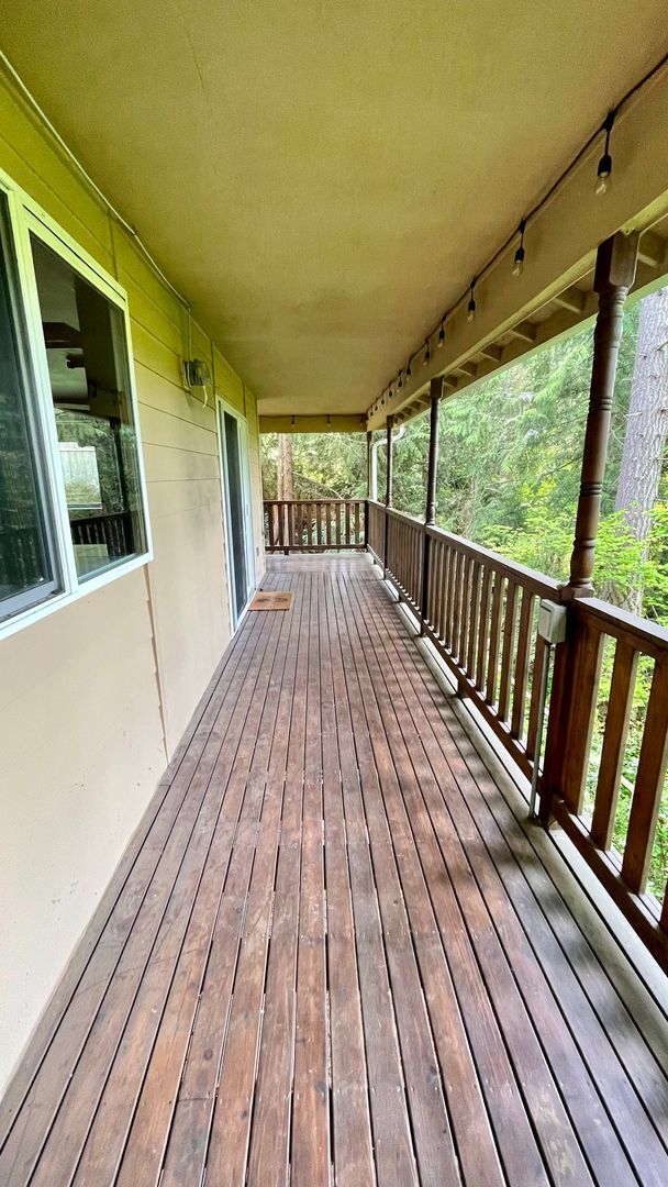 Foto del edificio - Large 2 Bedroom 2.5 Bath Home With Fenced Yard & Wrap Around Deck in Clearwood Community! Lake, T...