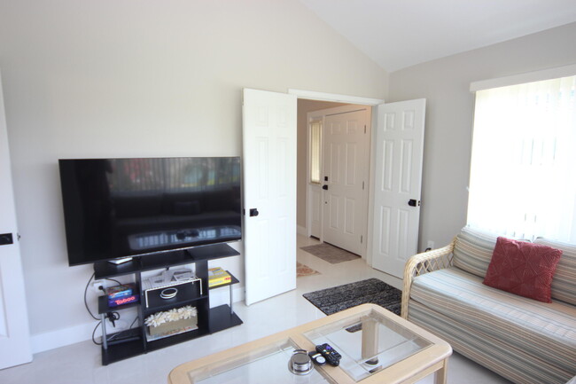 Building Photo - 270 Bella Vista Ct N