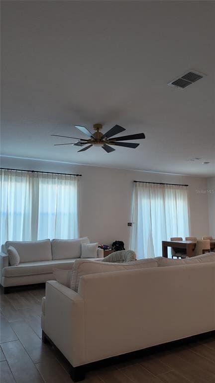 Foto del edificio - 8599 Sportsman Lp