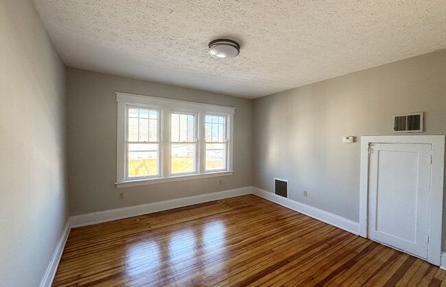 Foto del edificio - 2831-2833 Glendora Avenue