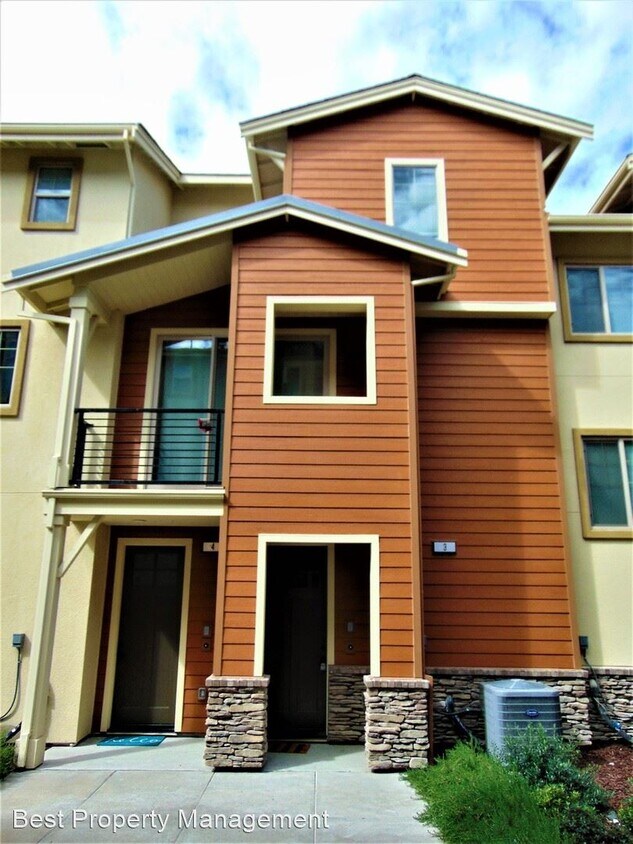 Primary Photo - 2 br, 2.5 bath House - 347 Basswood Common #3