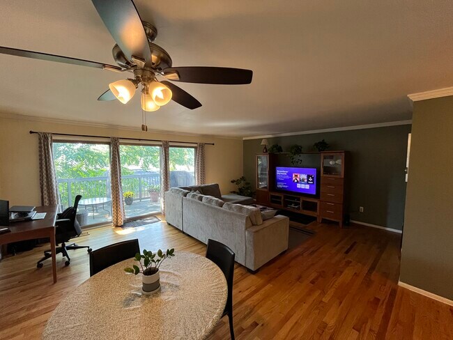 Building Photo - 711 Skynob Dr