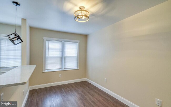 Building Photo - 2723 S Darien St