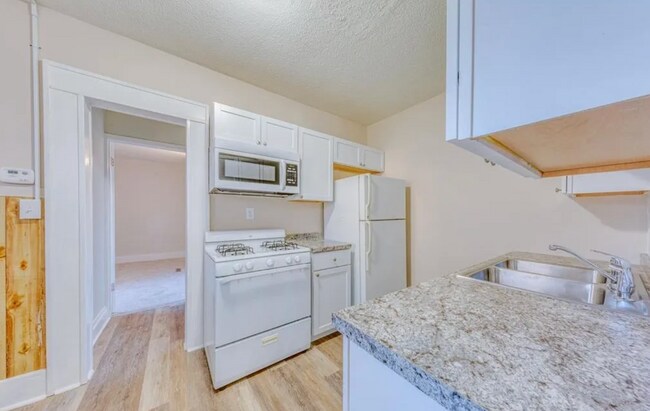 Foto del edificio - 838 41st Ave NE