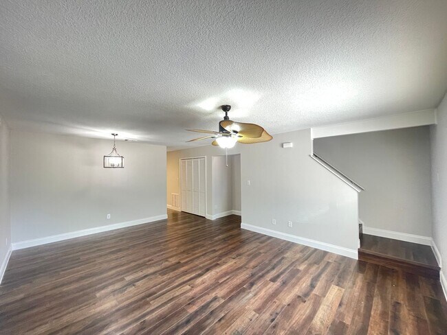 Foto del edificio - 7800 Fernbrook Way