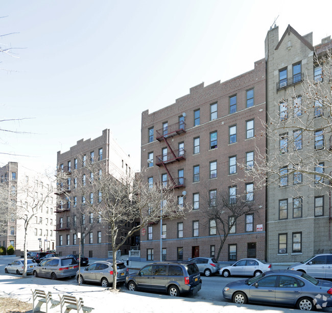 Building Photo - 385 E Mosholu