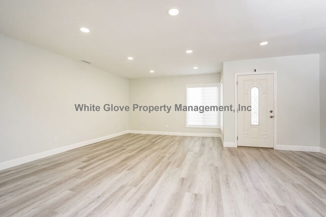 Foto del edificio - Remodeled 3 Bedroom Fullerton Home