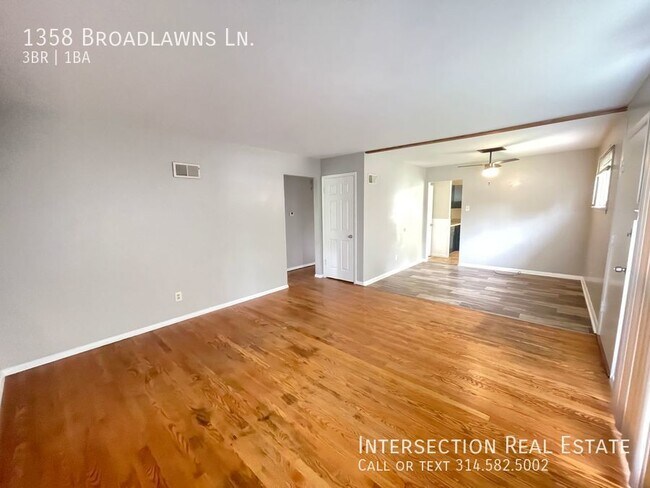 Building Photo - Section 8 Welcome! Picturesque 3 Bedroom/1...