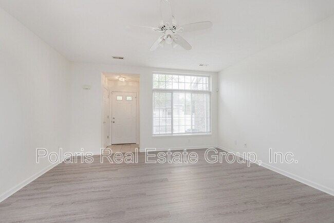 Foto del edificio - 8422 Enclave Blvd