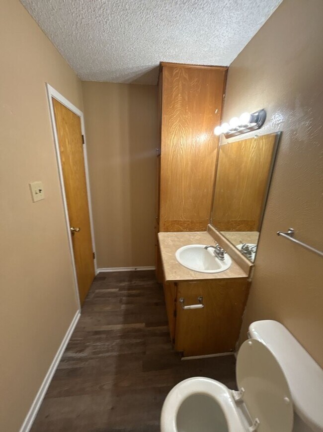 Foto del edificio - 1305 Willow Springs Rd