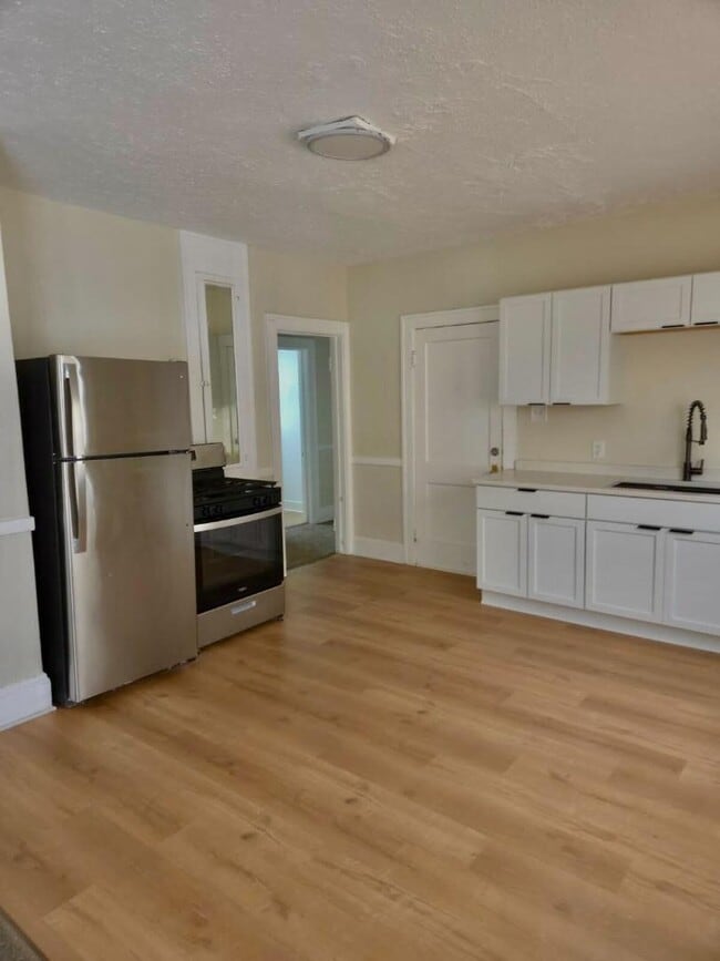 Foto del edificio - 4014 Cypress Ave