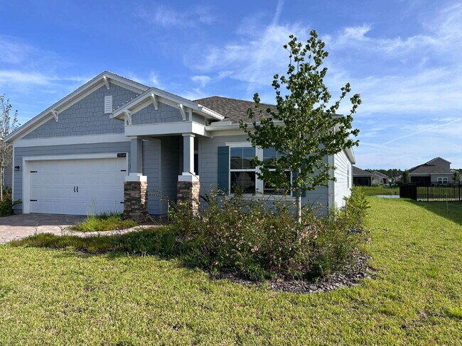 Building Photo - "Experience Lakeside Living: Spacious 3-Be...