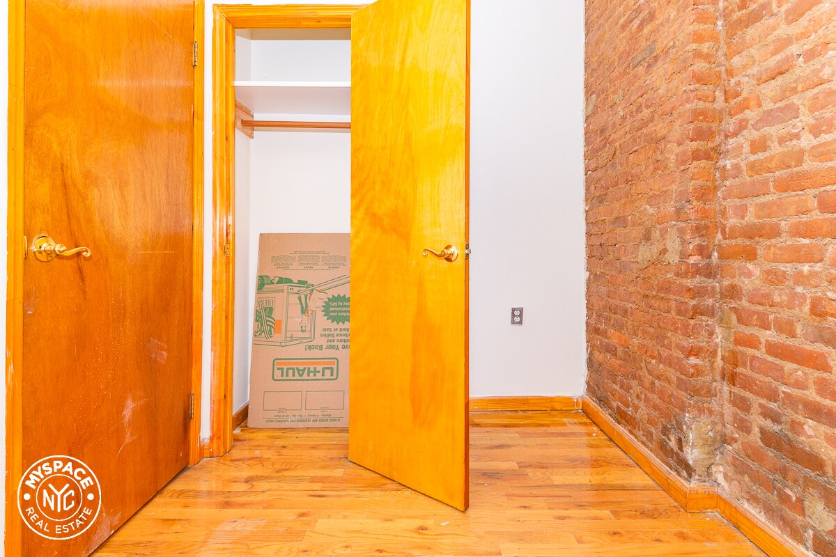 Building Photo - 210 Humboldt St