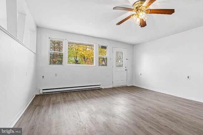 Building Photo - 1915 Rettman Ln