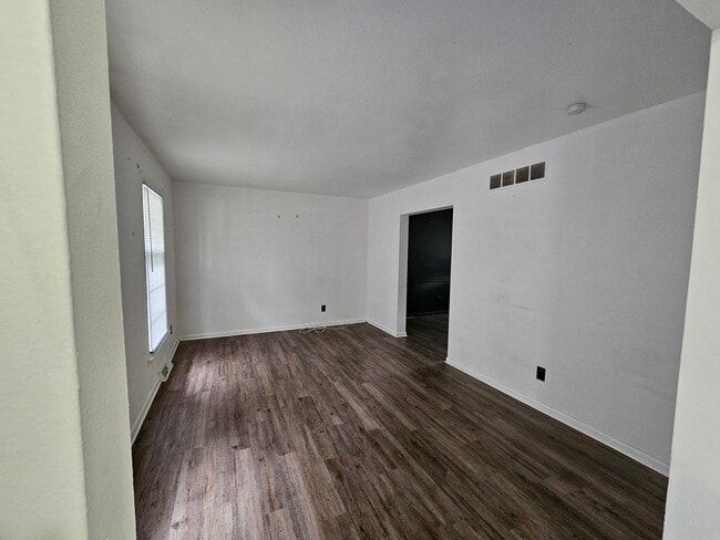 Building Photo - 4 Bedroom