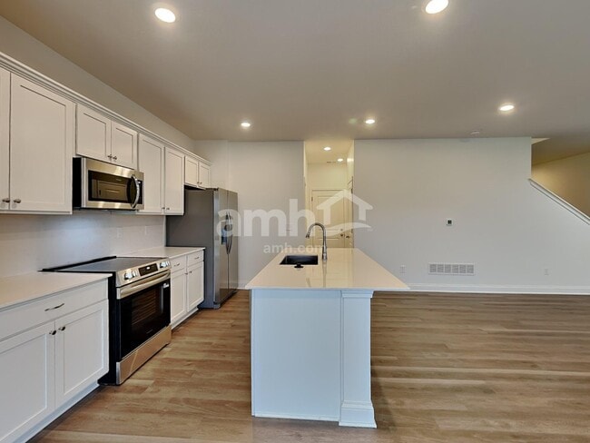 Foto del edificio - 9154 Henley Ave