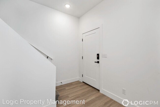 Building Photo - 2 br, 1.5 bath House - 909 W. Euclid Ave S #7